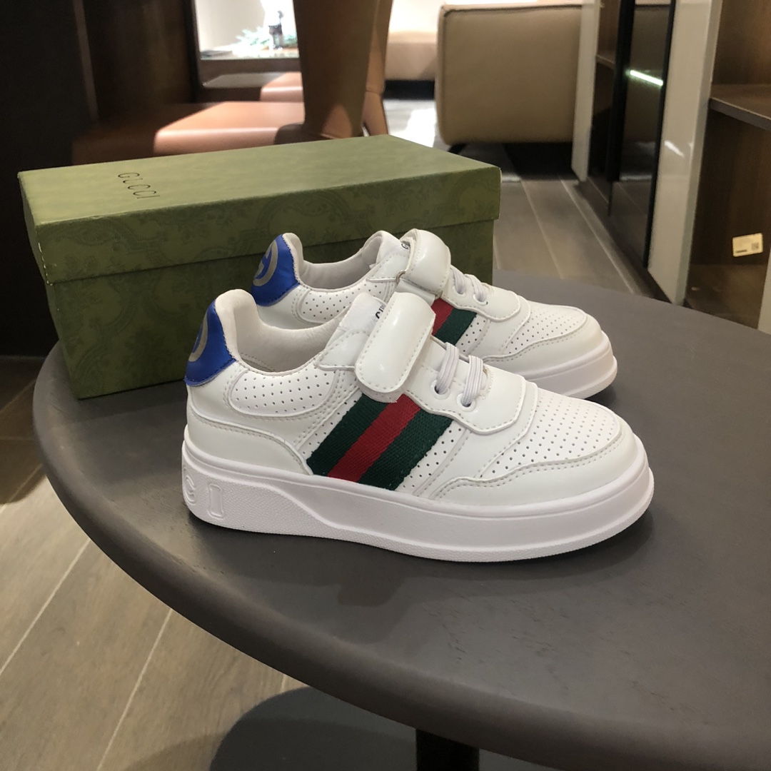 Children's shoes child